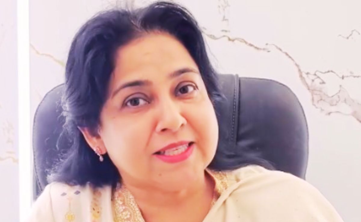 मशहूर टीचर नीतू सिंह के मुखर्जी नगर स्थित 3 मंजिला मकान में लगी आग, आगजनी की वजह साफ नहीं