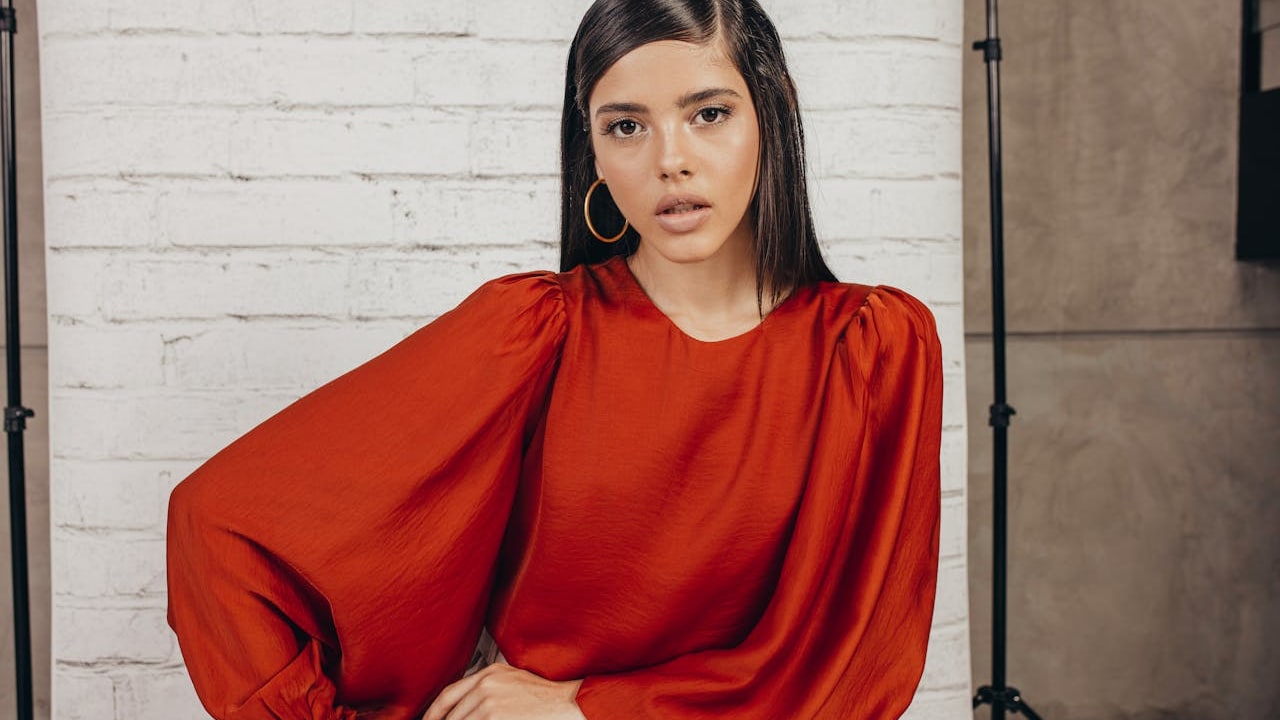 10 Elegant Blouse Trends Women Are Falling In Love With This Season 10 Elegant Blouse Trends Women Are Falling In Love With This Season