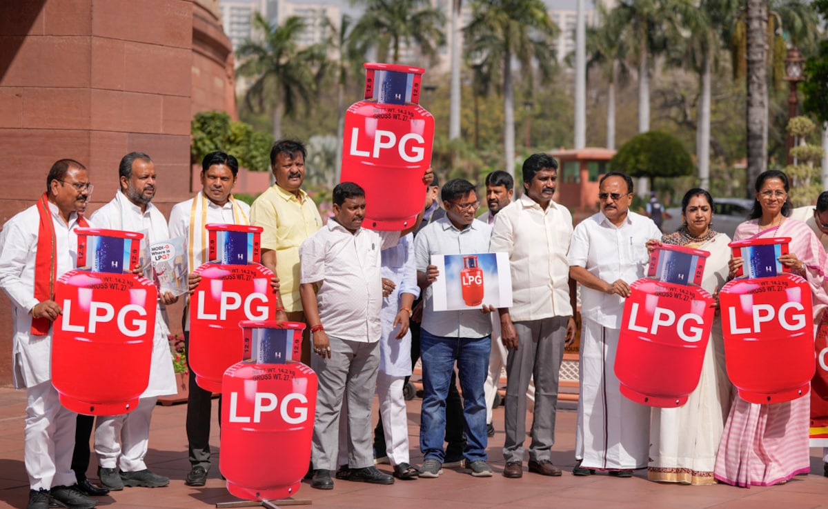 LIVE अपडेट्स: संसद में आज डबल घमासान, CEC पर महाभियोग नोटिस देने की तैयारी में विपक्ष, गैस संकट पर हंगामे के आसार