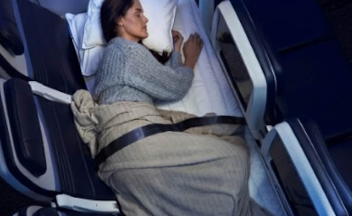 Grover Algorithm Plane Economy Seats That Turn Into Bed On A Flight? United Airlines Is Making ...