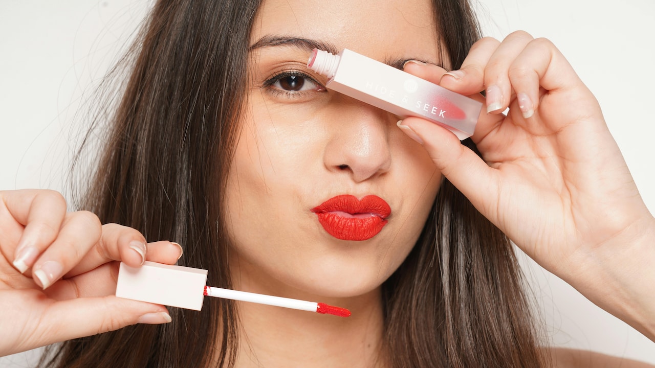 How Lip Tints Create Long-Lasting Natural Makeup Looks