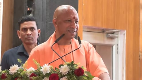 'अगले चुनाव में कोई महिला भी दावेदार हो सकती है', CM योगी ने फिर की रवि किशन की खिंचाई