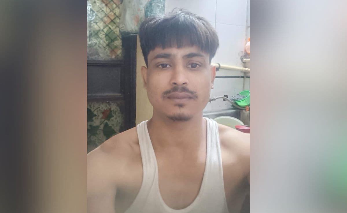 दिल्ली में दर्दनाक हादसा: बेकाबू JCB ने युवक को कुचला, मौके पर मौत, लोगों ने चालक को दबोचा