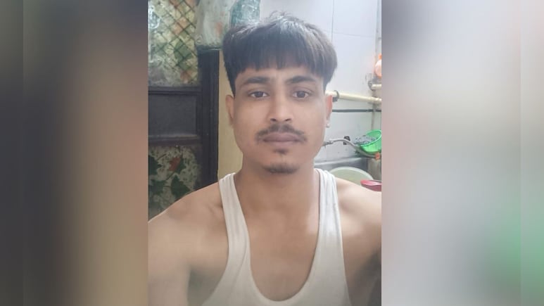 दिल्ली में दर्दनाक हादसा: बेकाबू JCB ने युवक को कुचला, मौके पर मौत, लोगों ने चालक को दबोचा