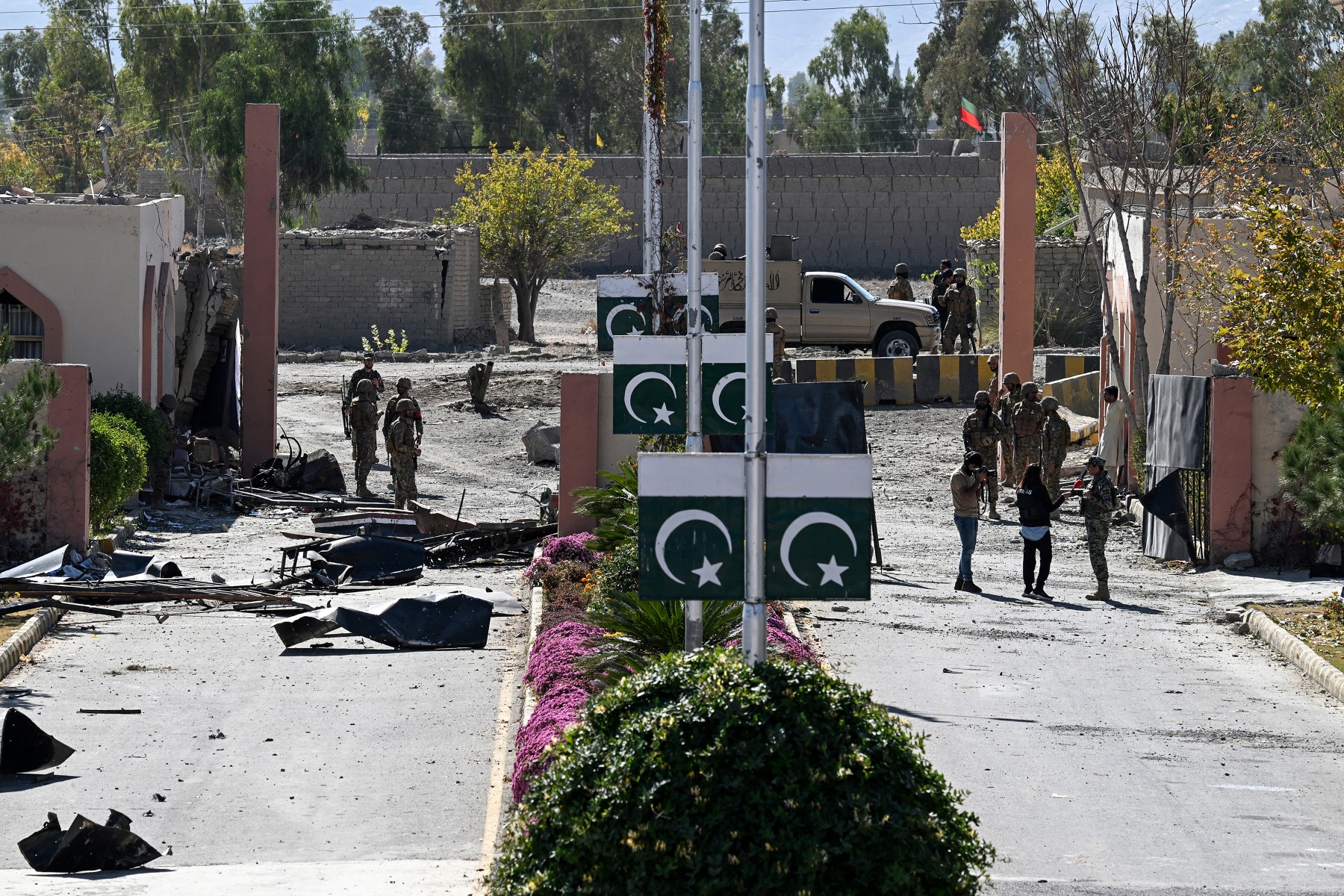 पाकिस्तान के सैन्य अड्डे पर अफगानिस्तान ने किया ड्रोन अटैक 14 सैनिक मारे गए, 11 घायल