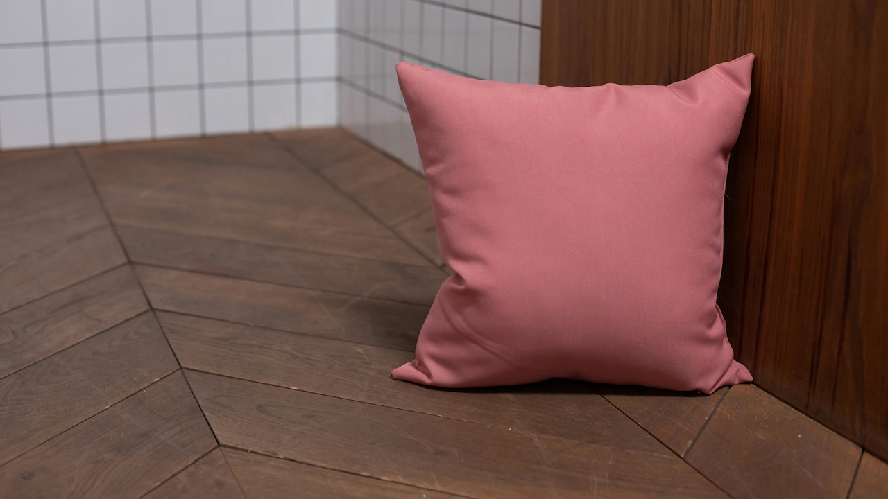 10 Reasons Cushion Covers Lose Shape: Tips To Pick High-Quality Fabrics 10 Reasons Cushion Covers Lose Shape: Tips To Pick High-Quality Fabrics