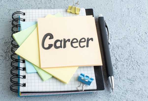 12वीं के बाद सिर्फ NEET और JEE ही रास्ता नहीं, ये कोर्स भी बना सकते हैं मजबूत करियर