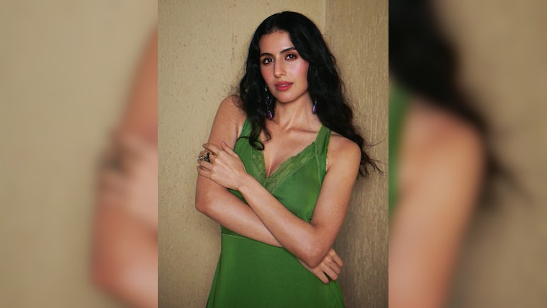 स्टाइल में अव्वल हैं अक्षय कुमार की भांजी सिमर भाटिया, खूबसूरती में ट्विंकल खन्ना को देती हैं टक्कर, ग्रीन ड्रेस के इस लुक में जीता सबका दिल