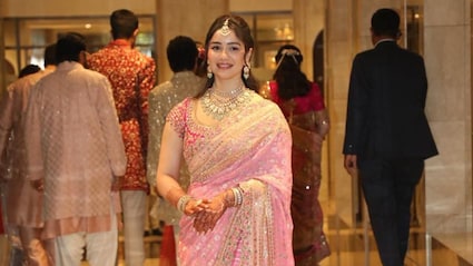 Sara Tendulkar Turns Heads In A Pink Saree For Arjun Tendulkar's Wedding