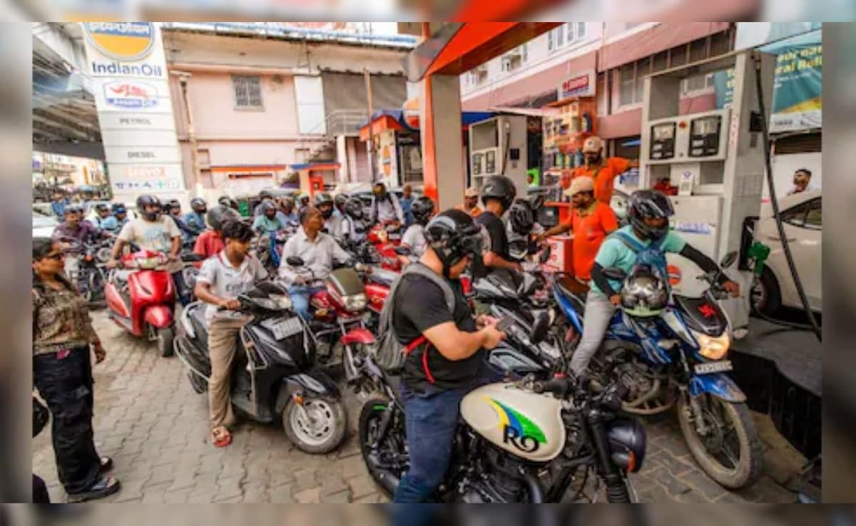 Petrol Storage Limit: घर पर कितना पेट्रोल रख सकते हैं? लिमिट से रखा ज्यादा रखने पर क्या होगा, जानिए क्या कहते हैं नियम