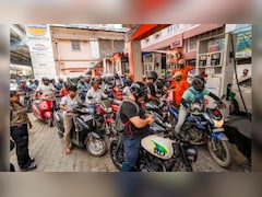 Petrol Storage Limit: घर पर कितना पेट्रोल रख सकते हैं? लिमिट से रखा ज्यादा रखने पर क्या होगा, जानिए क्या कहते हैं नियम