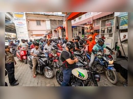 Petrol Storage Limit: घर पर कितना पेट्रोल रख सकते हैं? लिमिट से रखा ज्यादा रखने पर क्या होगा, जानिए क्या कहते हैं नियम