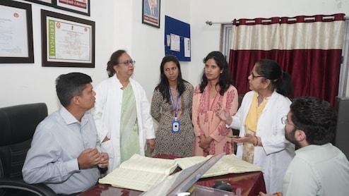 उज्जैन कलेक्टर ने चरक हॉस्पिटल का किया औचक निरीक्षण, 4 डॉक्टरों काटा वेतन, सिक्योरिटी एजेंसी पर लगाया 50000 रुपये का जुर्माना