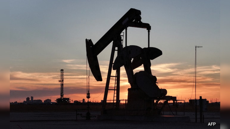 Brent Crude Hits $100 as Iraq Halts Port Operations After Tanker Attacks