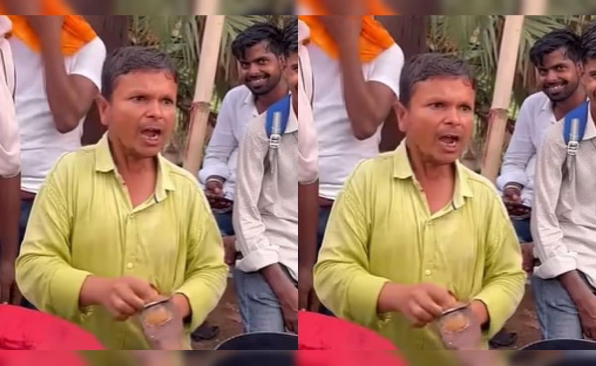 अलग-अलग पक्षियों की आवाज निकालकर नींबू पानी बेच रहा है ये शख्स, स्टाइल देखकर खींचे चले आए लोग