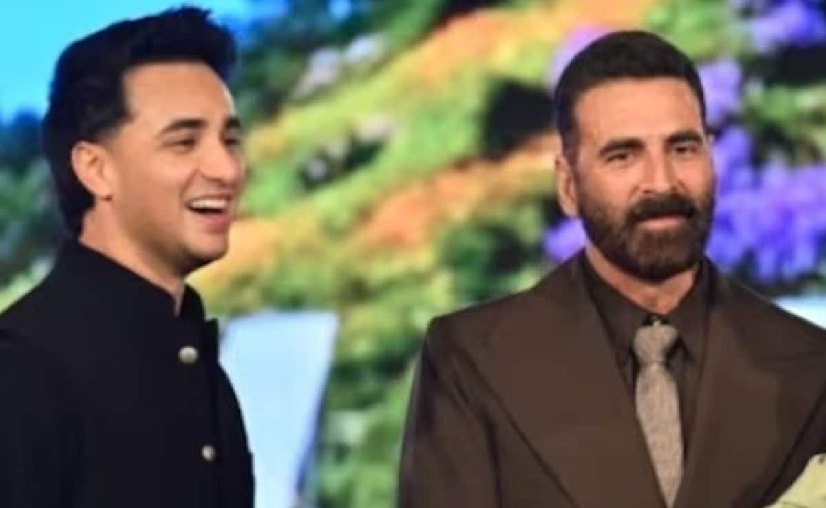 Akshay Kumar Asks For Abhishek Sharmas Autograph. This Happens Next - Watch