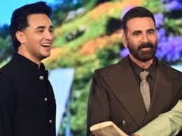 Akshay Kumar Asks For Abhishek Sharma's Autograph. This Happens Next - Watch