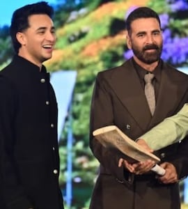 Akshay Kumar Asks For Abhishek Sharmas Autograph. This Happens Next - Watch