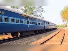 यात्रीगण कृपया ध्यान दें! अभी भी चलती रहेंगी होली स्पेशल ट्रेनें, ये रही पूरी लिस्ट