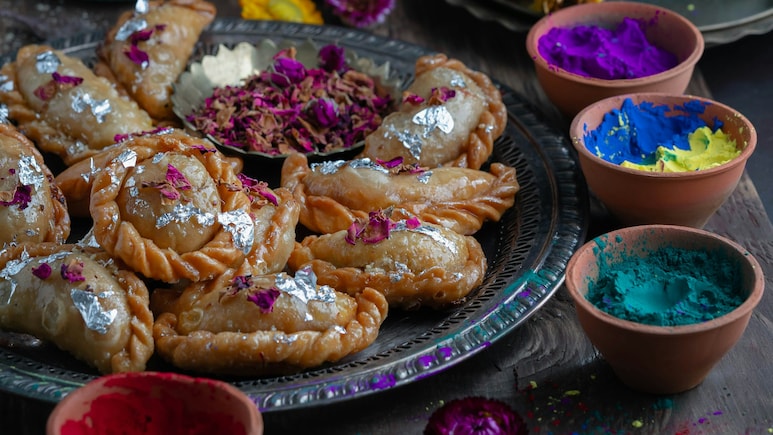 Holi 2026: Experts Explain How Festive Indulgence Impacts Digestion, Share Tips