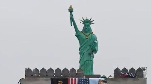 पंजाब में कहां बना दिया स्टैच्यू ऑफ लिबर्टी? NRI शख्स के घर लगा मेला, लोगों में सेल्फी लेने की होड़