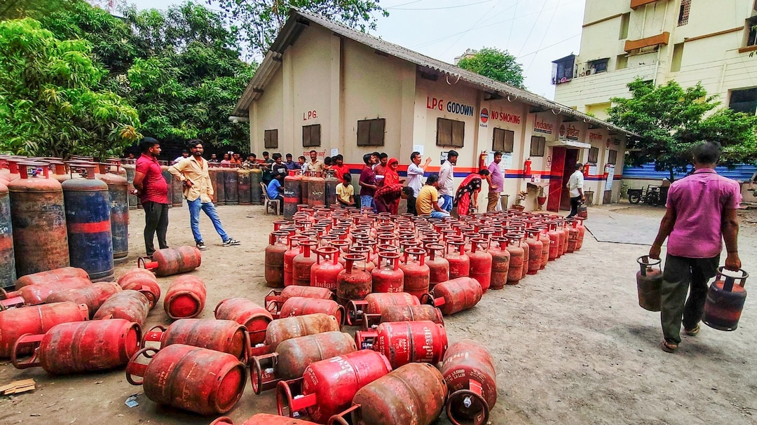 Govt Simplifies LPG-Surrender Process For PNG Users — Check Details, Key Steps