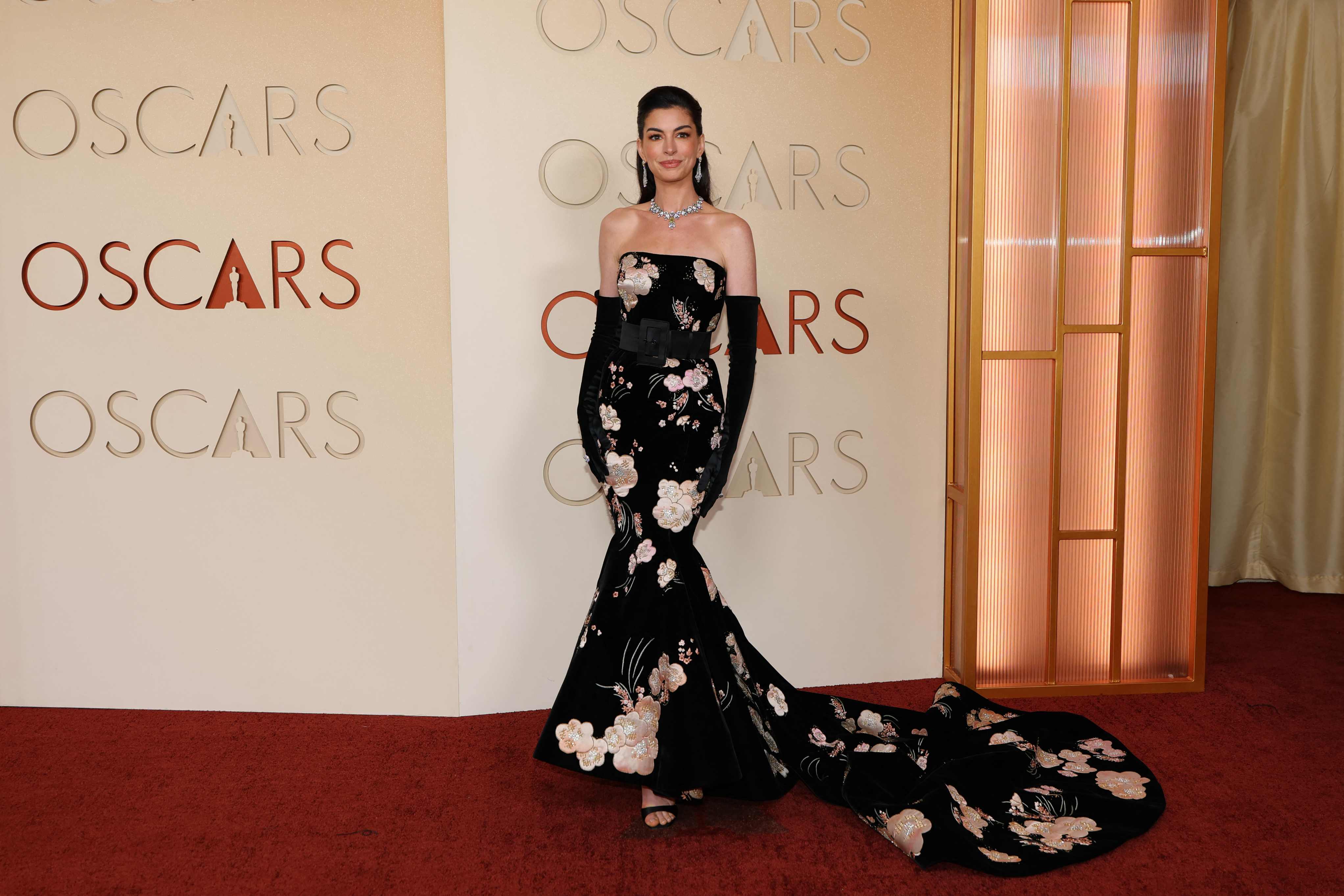 Anne Hathaway in black Valentino haute couture. Photo: AFP Anne Hathaway in black Valentino haute couture. Photo: AFP