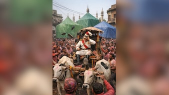 अनोखी जूता मार होली...जब गधे पर बैठकर निकलते हैं लाट साहब, देखते ही बरसते हैं जूते-चप्पल