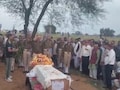 अलवर के जवान हरिओम का पार्थिव शरीर पहुंचा गांव, बेटे ने दी मुखाग्नि, नम आंखों से विदाई
