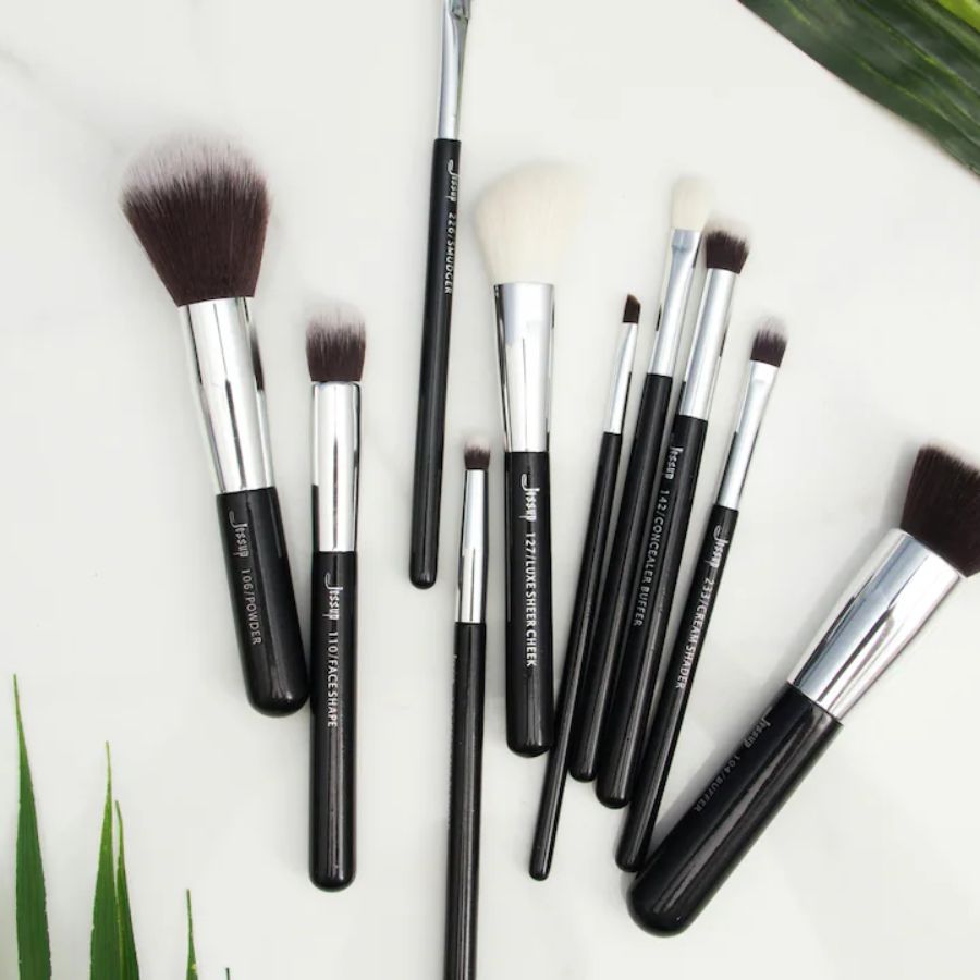 Best Makeup Brush Sets Under ₹1500 With All Essential Brushes