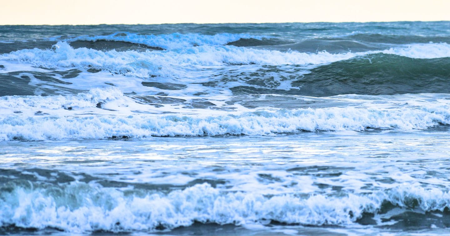 This Is Only Sea In The World With No Shore, Beaches Or Ports