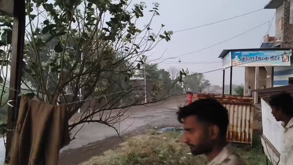 उज्जैन में बदला मौसम: ग्रामीण क्षेत्रों में ओले गिरने से फसल संकट, शहर में बारिश से मिली राहत