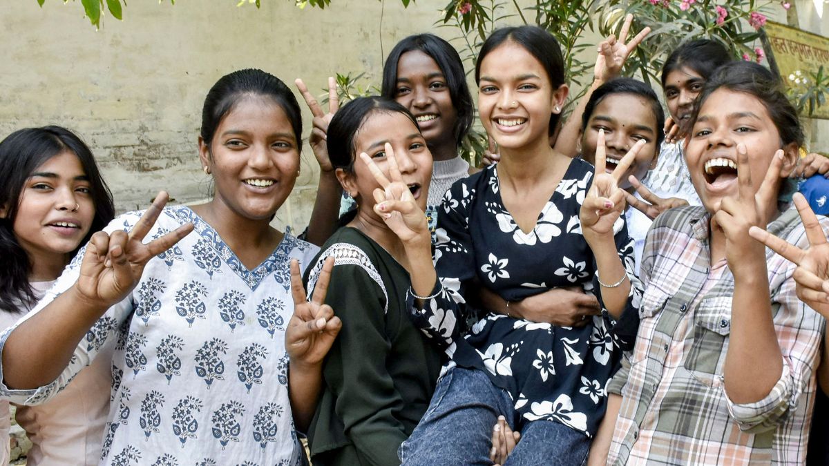 RBSE 12th Result 2026 LIVE (OUT): राजस्थान बोर्ड 12वीं में बेटियों ने गाड़ा झंडा, टॉप-5 में चार लड़कियां शामिल