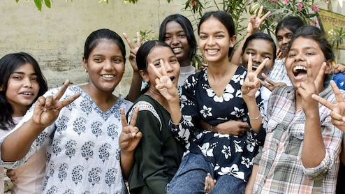 RBSE 12th Result 2026 LIVE (OUT): राजस्थान बोर्ड 12वीं में बेटियों ने गाड़ा झंडा, टॉप-5 में चार लड़कियां शामिल