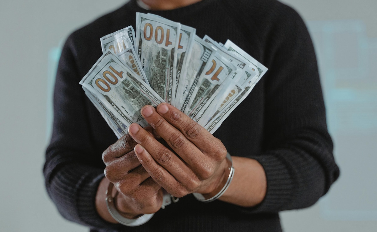 Man Walks Away With Just $605 After Robbing Six New York Banks In 5 Days