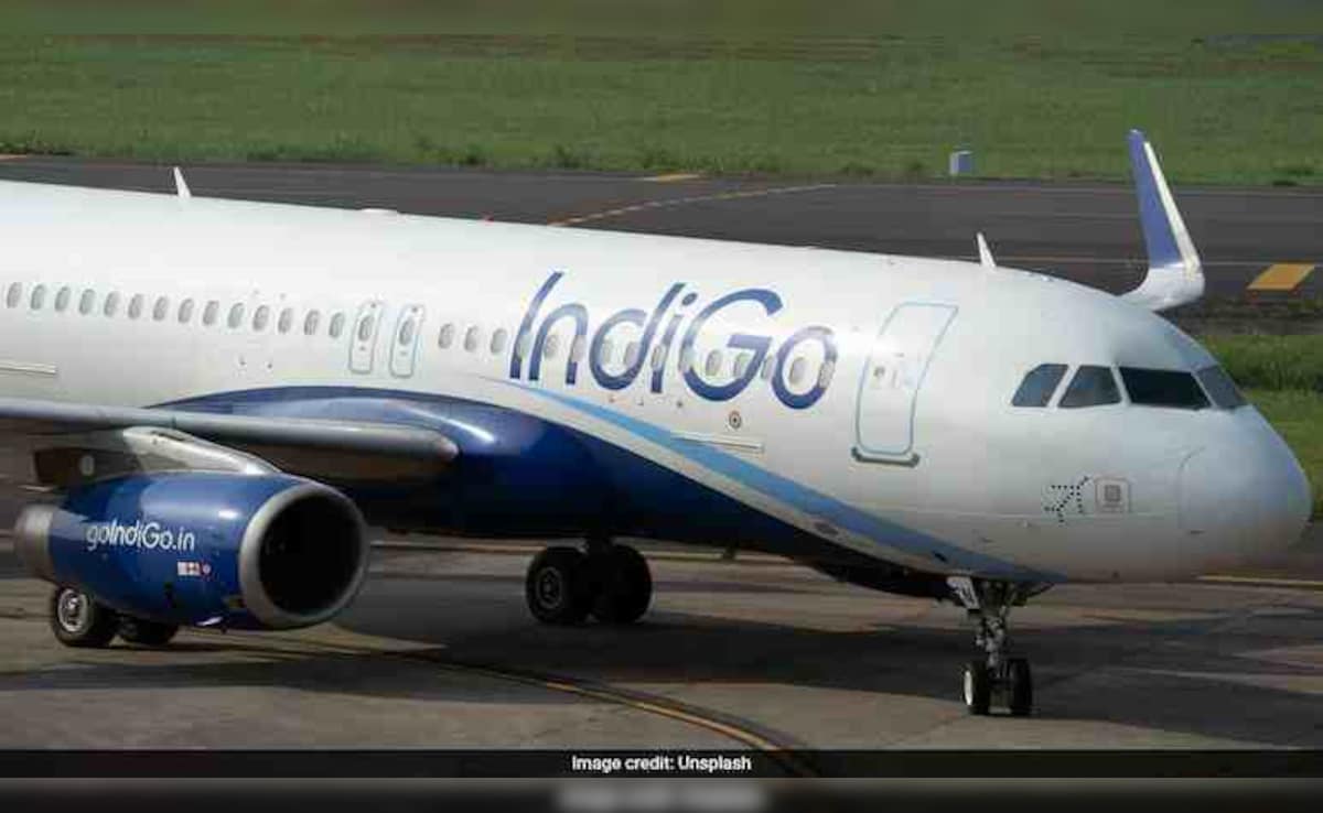 महंगा हुआ हवाई सफर, एयर इंडिया के बाद इंडिगो ने भी घरेलू और अंतरराष्ट्रीय उड़ानों पर लागू किया सरचार्ज