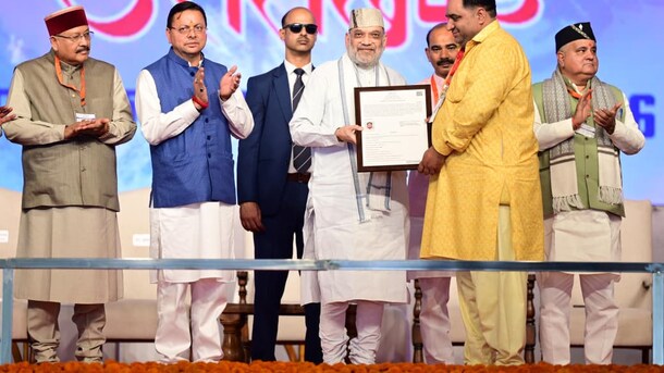 हिंगलाज माता मंदिर के पुजारी सहित 162 लोग बने भारतीय, अमित शाह ने सौंपे नागरिकता प्रमाण पत्र