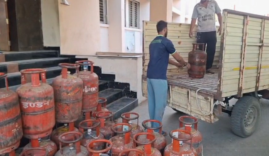 Aadhaar e-KYC Now Mandatory For LPG Users: How To Complete Biometric Verification?