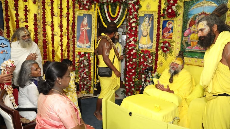 कल प्रेमानंद महाराज से की मुलाकात, आज गोवर्धन में करेंगी परिक्रमा, राष्ट्रपति द्रौपदी मुर्मू की ब्रज यात्रा का अंतिम दिन