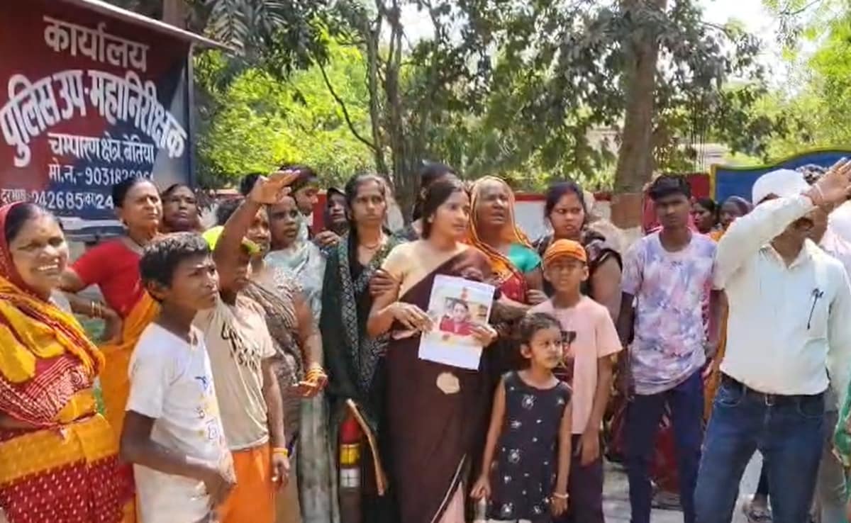 बिहार: पिता-बड़े बेटे ने मिलकर छोटे की छाती पर चलाया भाला, 6 दिन बाद भी कार्रवाई नहीं होने पर DIG ऑफिस का घेराव