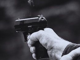 Pune News : गोळीबाराच्या घटनेनं पुणे हादरलं; एक तरुण गंभीर जखमी