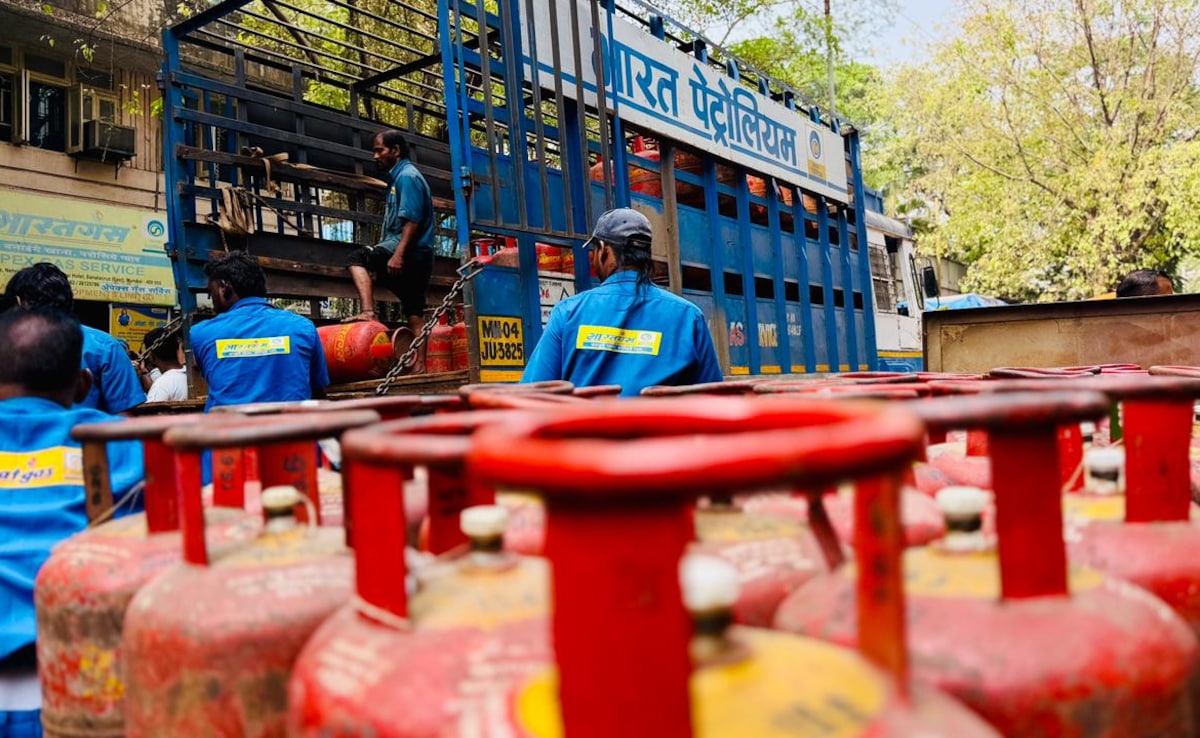 'Book LPG Refill Only When Required': Indian Oil Issues Advisory Amid Panic Booking