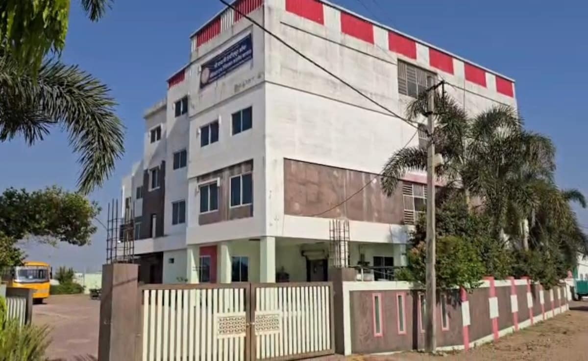 छात्रों से वसूले गए 75 लाख रुपये की फीस डकार गए भ्रष्ट, एमपी के दादाजी मेडिकल कॉलेज में बड़ा घोटाला आया सामने