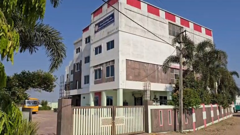 छात्रों से वसूले गए 75 लाख रुपये की फीस डकार गए भ्रष्ट, एमपी के दादाजी मेडिकल कॉलेज में बड़ा घोटाला आया सामने