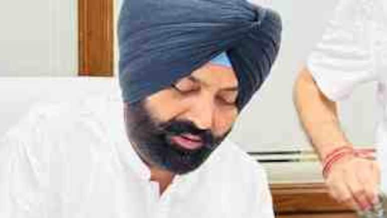 आत्महत्या के लिए उकसाने के आरोप लगने के बाद पंजाब के मंत्री लालजीत भुल्लर ने इस्तीफा दिया