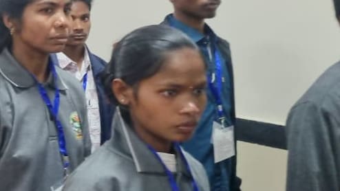 बंदूक छोड़ लोकतंत्र की दहलीज पर: सुकमा के सरेंडर नक्सलियों ने करीब से देखा विधानसभा का 'मैजिक'