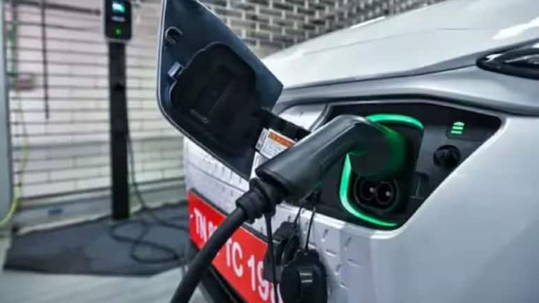 Delhi EV Policy 2.0: Get Up To Rs 1 Lakh Incentive For Cars Costing Rs 15 Lakh; Here's How To Avail