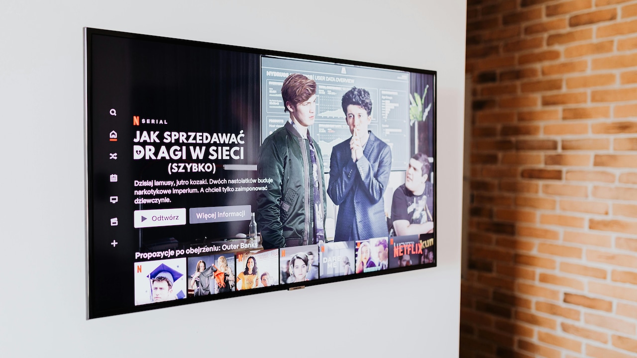 Smart TVs Compared: Which Display Type Works Best In Brightly Lit Rooms?