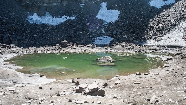 This Haunted "Skeleton Lake" In Uttarakhand Is Actually A Hidden Gem For Adventurous Travellers
