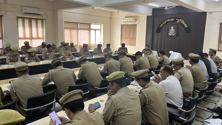 लखनऊ में 22 पुलिसवालों के ट्रांसफर, DCP की लिस्ट में इंस्पेक्टर, दरोगा से लेकर हवलदार तक के नाम शामिल